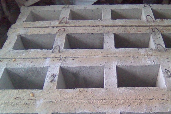 Пустотный бетонный блок ФБП для стен подвалов